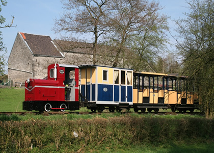 Locomotive Moës et baladeuses CFS à Damré Station